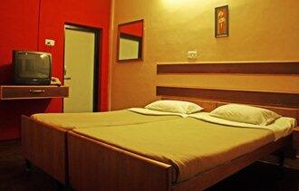 Vivek Tourist Home, Coonoor 3